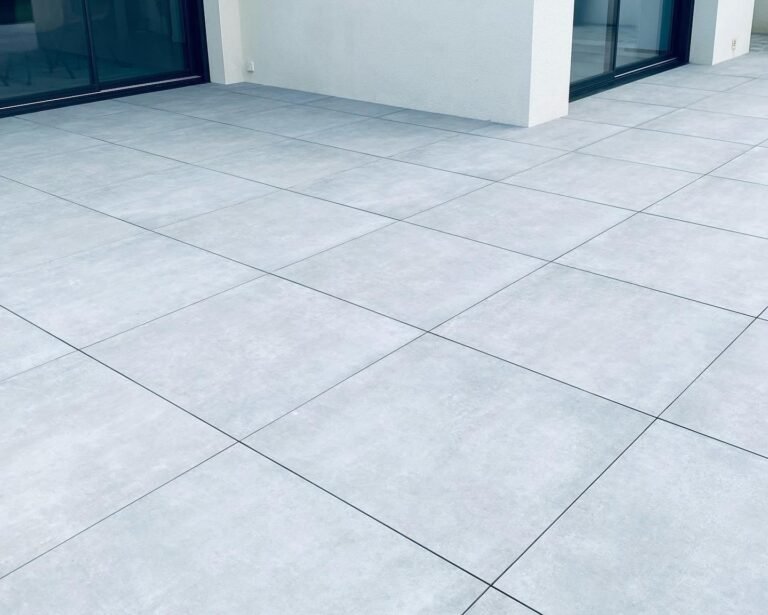 terrasse-en-gres-cerame-ac-concept-paysage