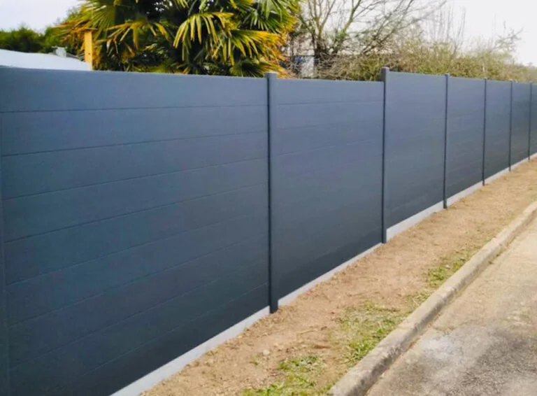 Claustras aluminium - plaques de soubassement en béton