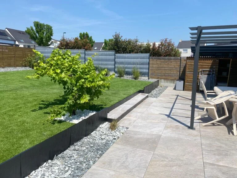 Terrasse-Dallage-gres-cérame -Gazon-synthétique