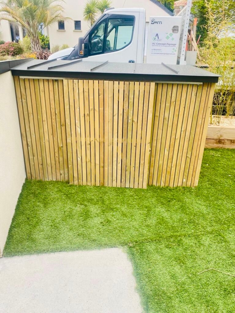 Abri en bois avec portes coulissantes