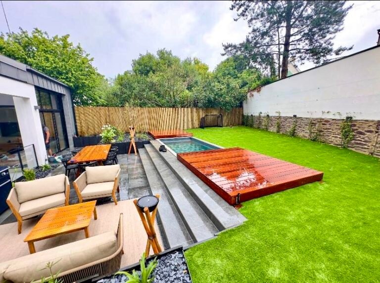 Terrasse aquatique et Habillage en bois IPE - Terrasse et escalier en dallage grès cérame