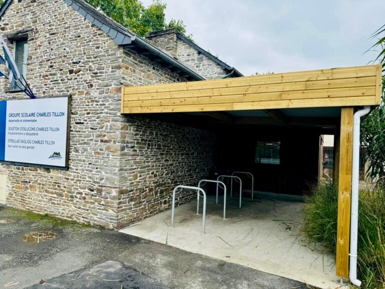 Abri à vélos en bois
