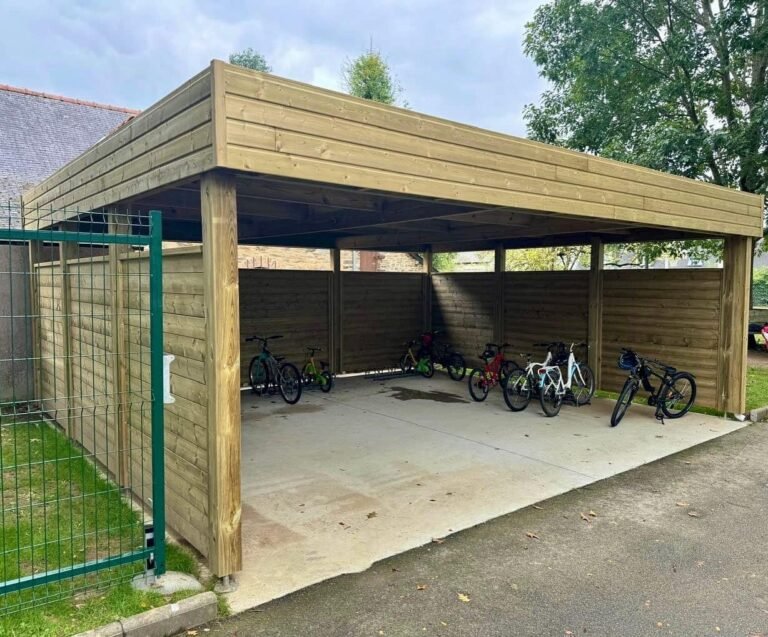 Abri à vélos en bois