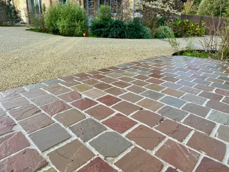 Revêtement Bicouche beige - pavage grès multicolore