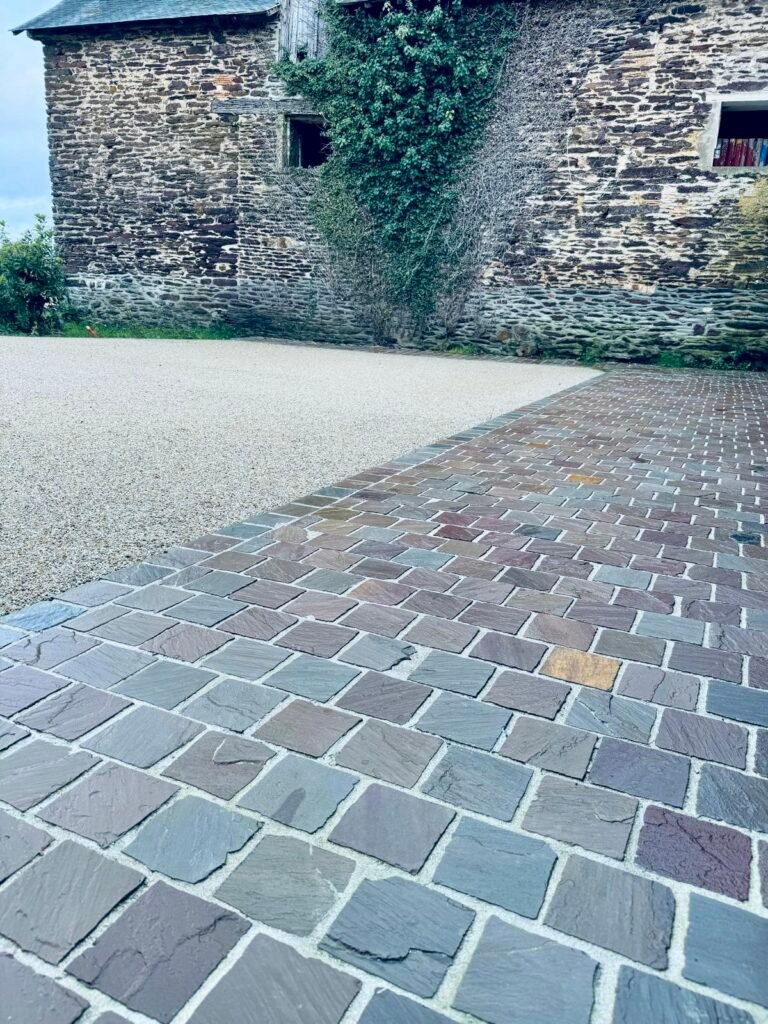 Revêtement Bicouche beige - pavage grès multicolore