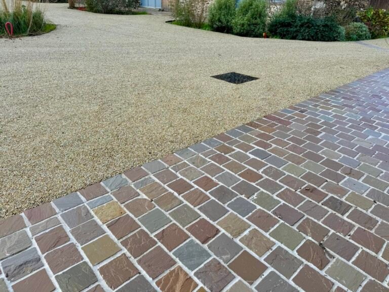 Revêtement Bicouche beige - pavage grès multicolore