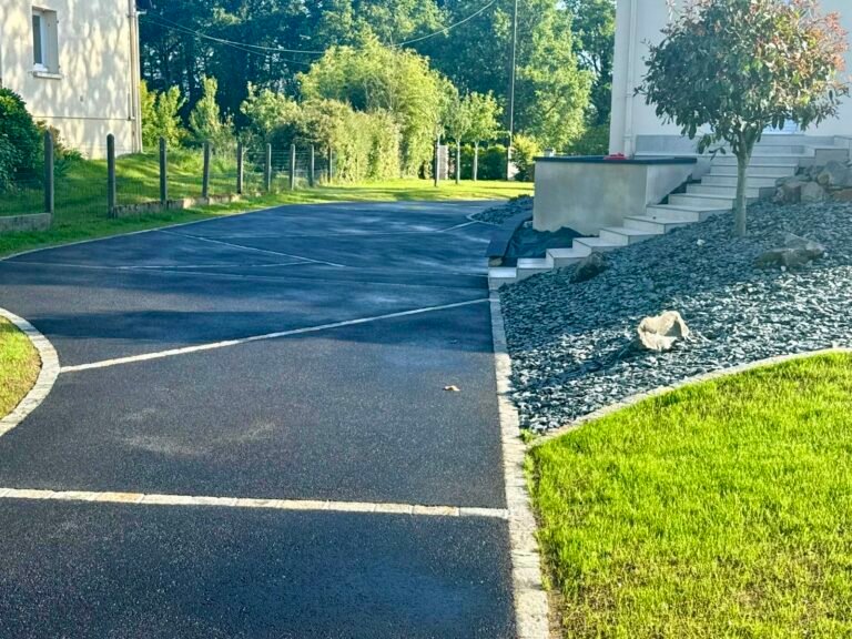 Cour en béton érodé